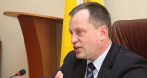 Дебой планує особисто відкривати дошку Кавуну
