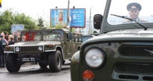 Радянські ветерани знову святкуватимуть перемогу на американських хамерах