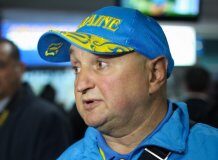 Азаров подарував боксерам ордери на неіснуючі квартири