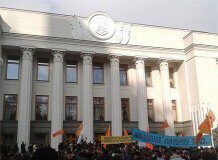 Королевська і Ляшко побилися за право провести чорнобильців у Раду