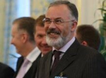 Табачник хоче зобов\’язати чиновників говорити російською