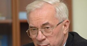 Азаров – своїм підлеглим: \”Ну, сядь на моє місце – подивимося, чи вийде в тебе краще\”