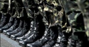 Військове керівництво зробило солдатів безкоштовними нічними вантажниками