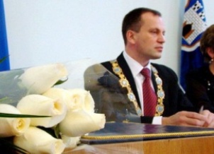 1353071522_0.jpg