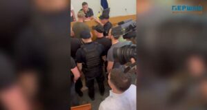 Дискусія на сесії міськради переросла у масову штовханину