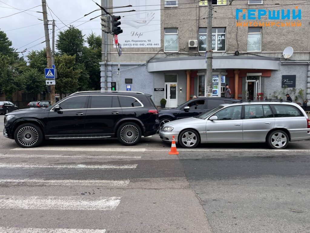 ДТП за участі трьох автівок