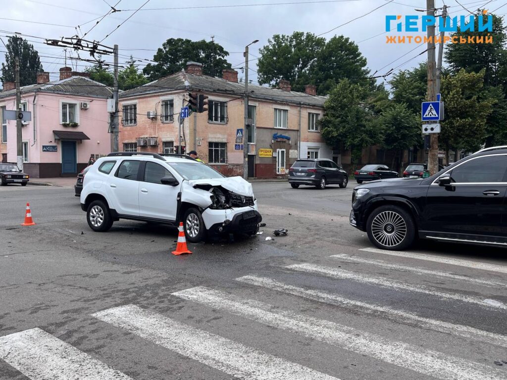 ДТП за участі трьох автівок