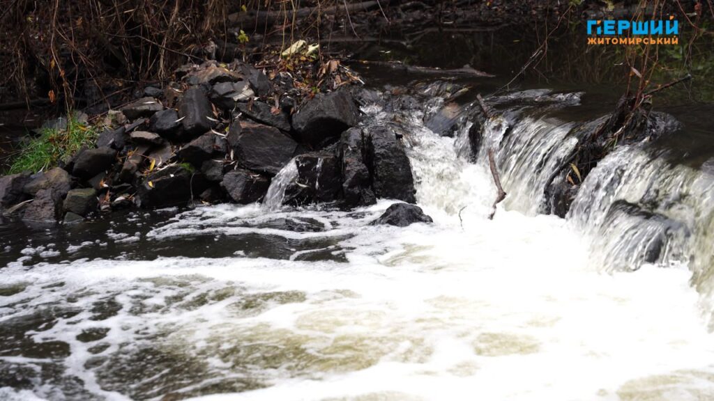 “Сіре” місто, пофарбоване осіннім дощем. ФОТО/ВІДЕО
