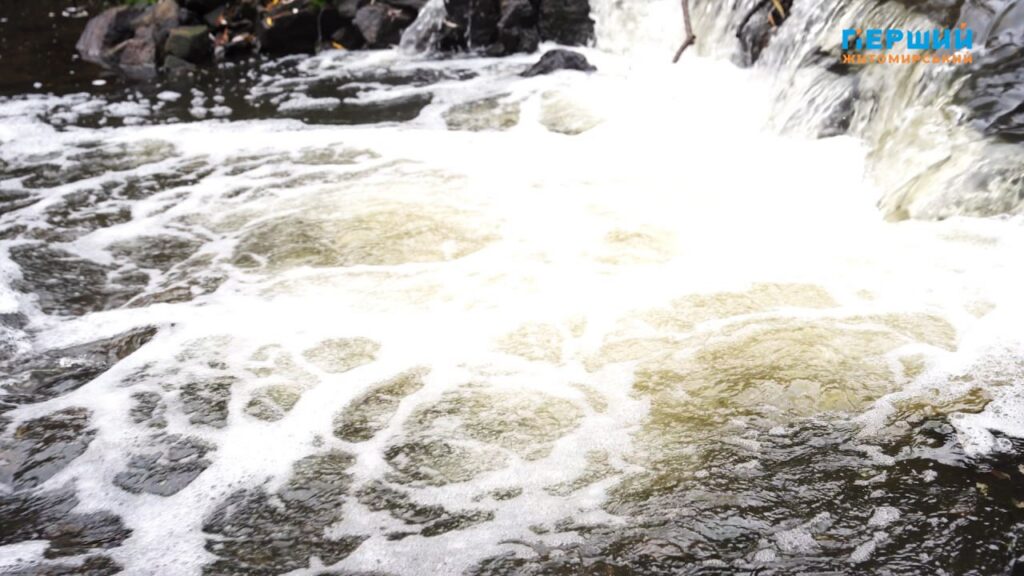 “Сіре” місто, пофарбоване осіннім дощем. ФОТО/ВІДЕО