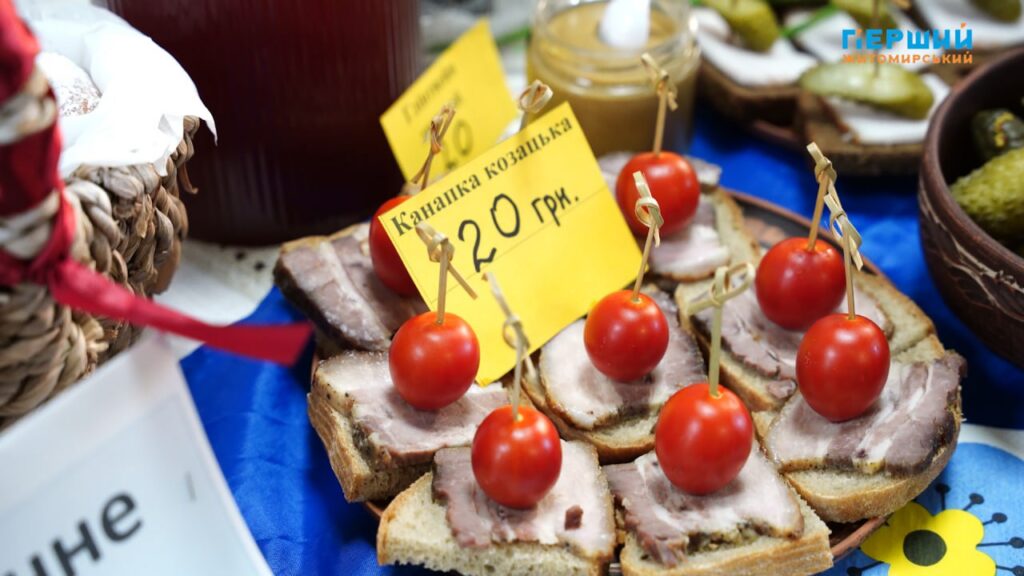 У ліцеї №3 Житомира влаштували благодійний ярмарок, щоб зібрати...