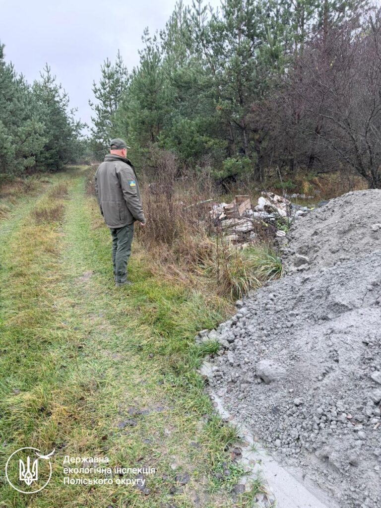 Стихійні сміттєзвалища біля Житомира: екоінспектори зафіксували порушення в Оліївській...
