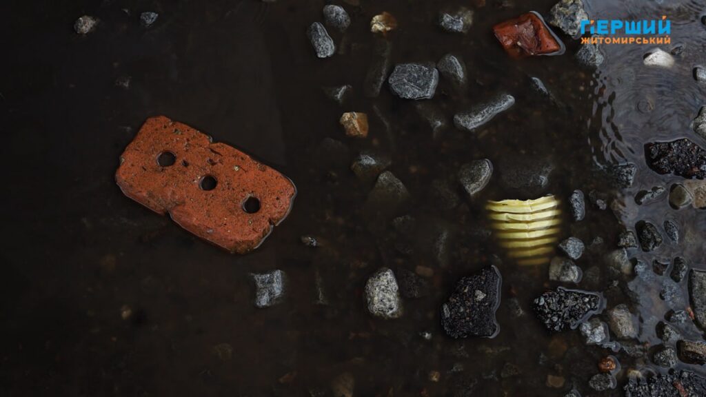 “Сіре” місто, пофарбоване осіннім дощем. ФОТО/ВІДЕО