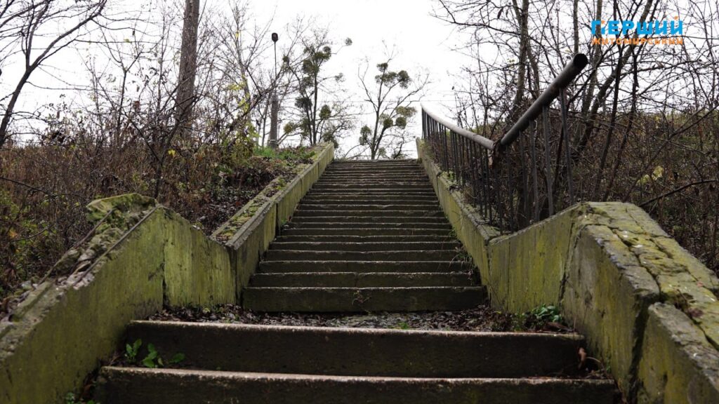 “Сіре” місто, пофарбоване осіннім дощем. ФОТО/ВІДЕО