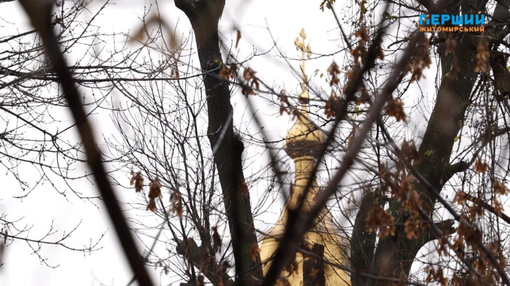 “Сіре” місто, пофарбоване осіннім дощем. ФОТО/ВІДЕО