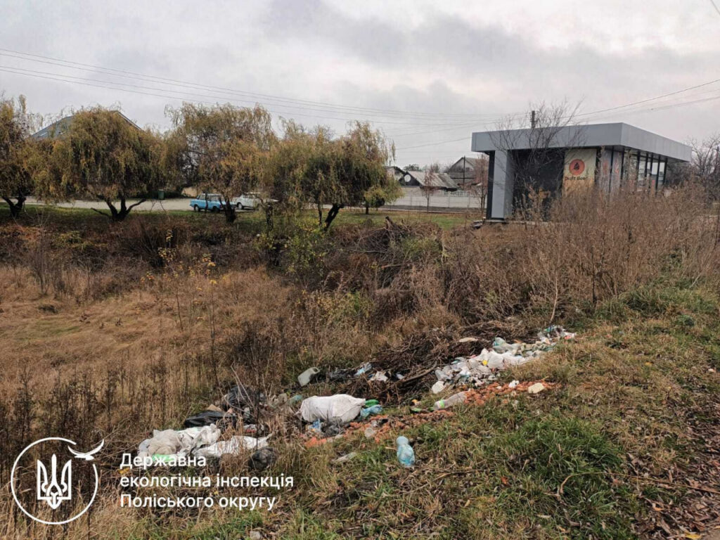Стихійні сміттєзвалища біля Житомира: екоінспектори зафіксували порушення в Оліївській...