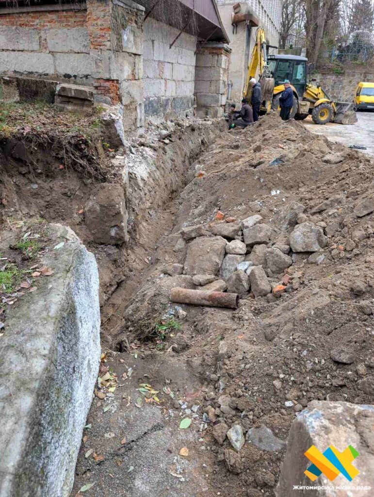 У парку Шодуара реконструюють громадську вбиральню, її зроблять доступною...