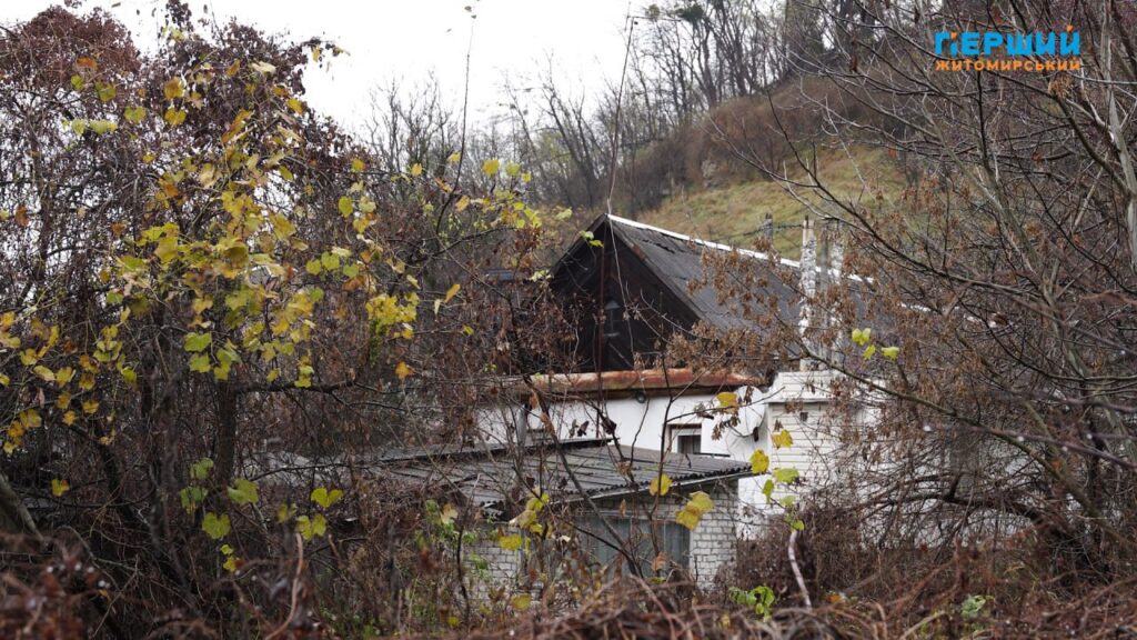 “Сіре” місто, пофарбоване осіннім дощем. ФОТО/ВІДЕО
