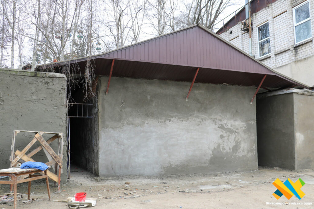 У парку Шодуара реконструюють громадську вбиральню, її зроблять доступною...