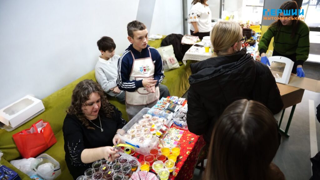 У ліцеї №3 Житомира влаштували благодійний ярмарок, щоб зібрати...