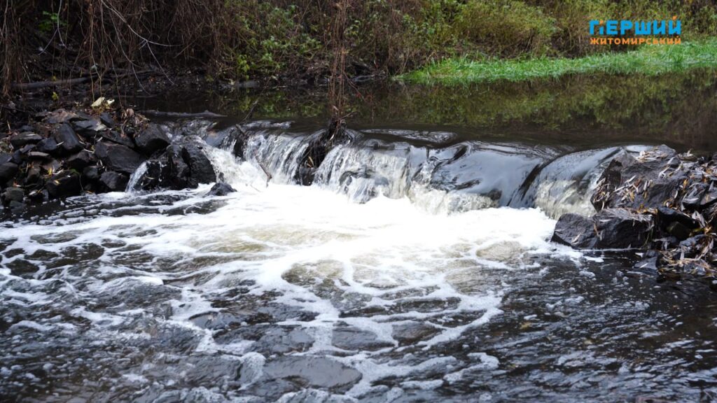 “Сіре” місто, пофарбоване осіннім дощем. ФОТО/ВІДЕО