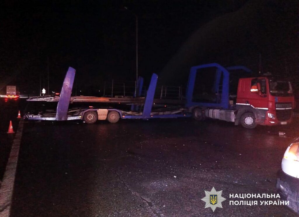 ДТП двох вантажівок на Київ–Чоп забрала водія до лікарні
