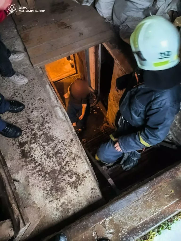 У Бердичеві рятувальники допомогли 78-річній жінці вибратися з підвалу