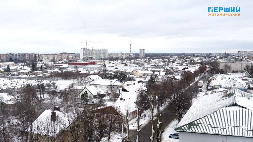 На Житомирщині утримається зимова погода: сніг, вітер і ожеледиця,...