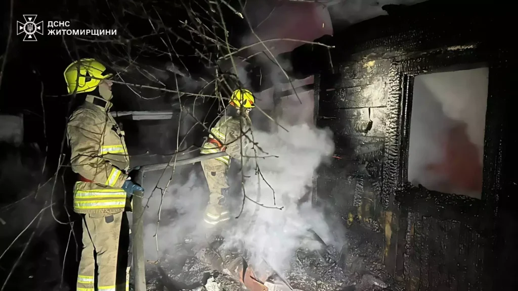 За добу рятувальники тричі гасили пожежі в житловому секторі...