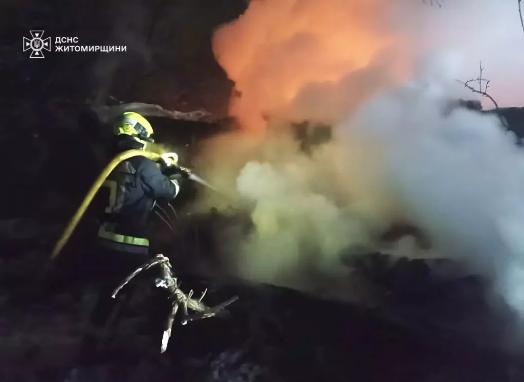 У Житомирському районі на пожежах постраждали двоє людей —...