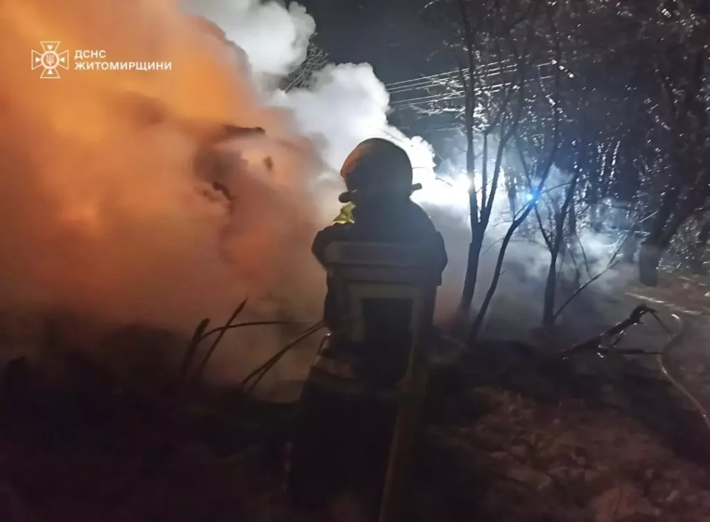 У Житомирському районі на пожежах постраждали двоє людей —...