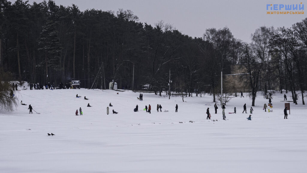 Зимовий Житомир: як містяни проводять вихідні у Гідропарку