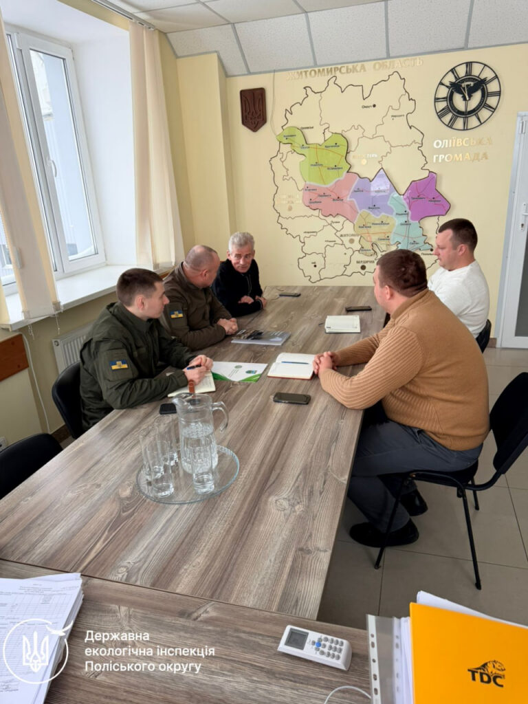 Риболовля на зимувальній ямі, спалювання решток і засмічення лісу:...