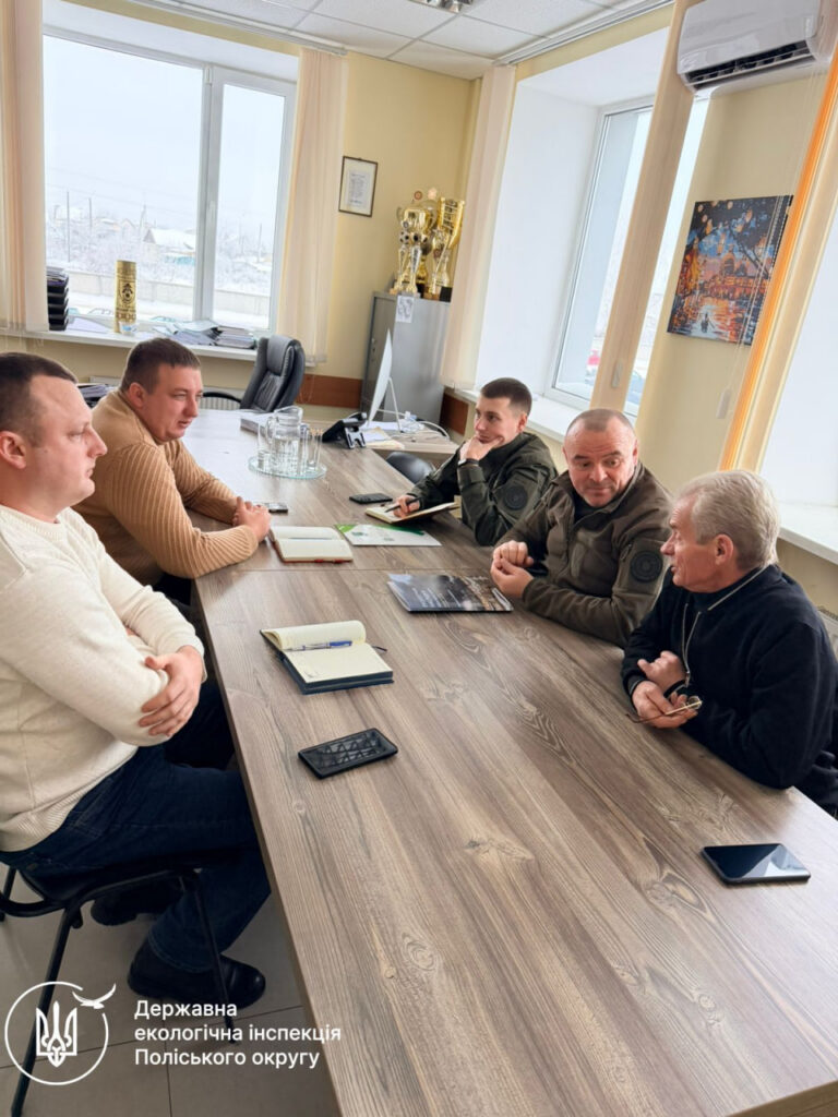 Риболовля на зимувальній ямі, спалювання решток і засмічення лісу:...