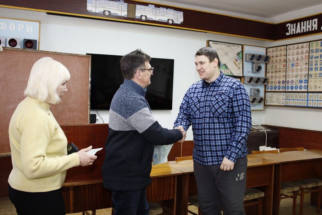 У Житомирі випустили нову групу водіїв тролейбусів