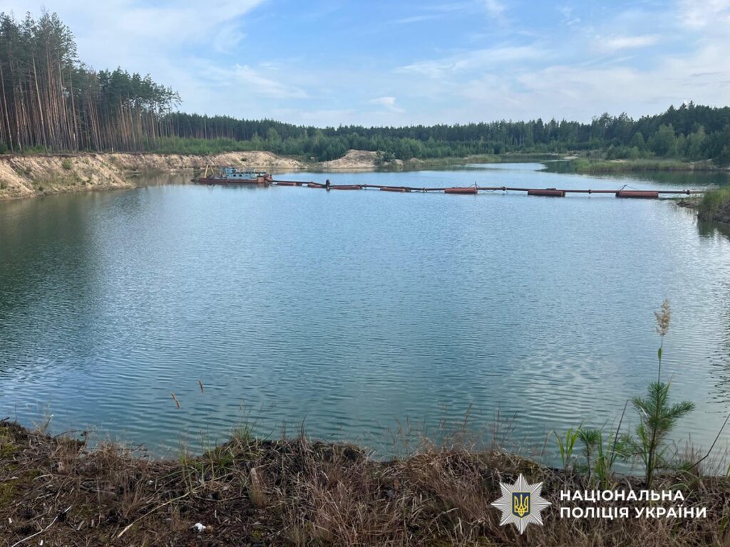 Незаконний видобуток піску на понад 2,5 млрд грн: поліція...