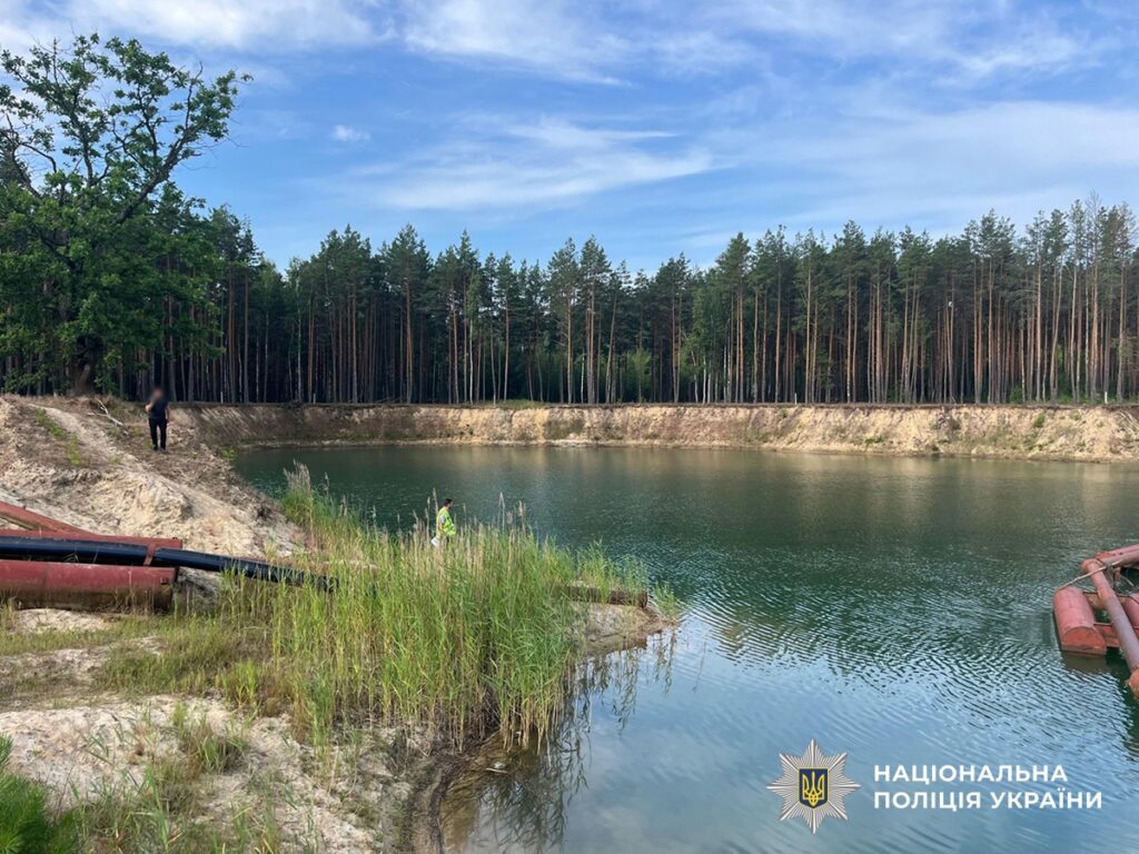 Незаконний видобуток піску на понад 2,5 млрд грн: поліція...