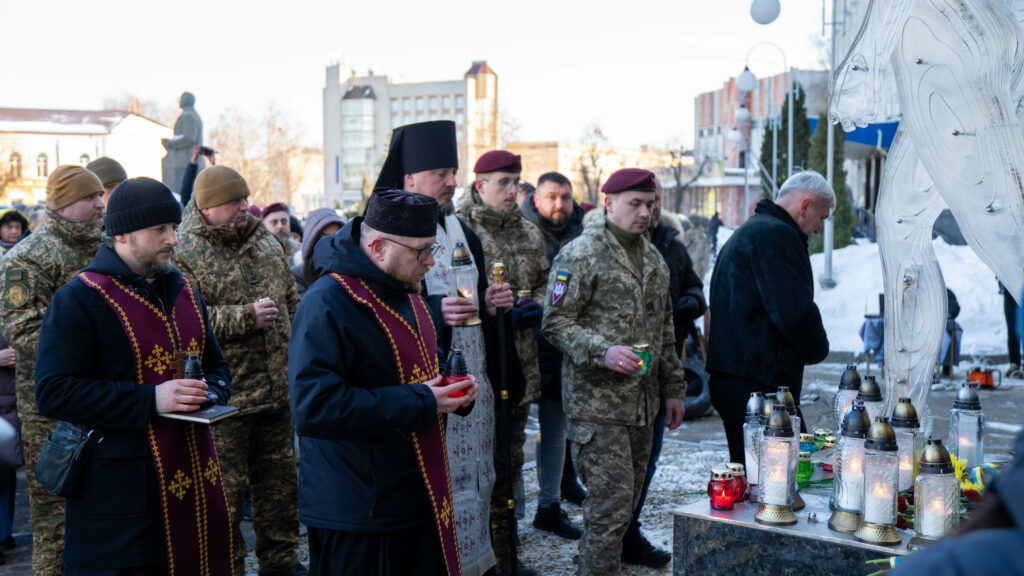 У Житомирі вшанували пам’ять Героїв Небесної Сотні: поклали лампадки...