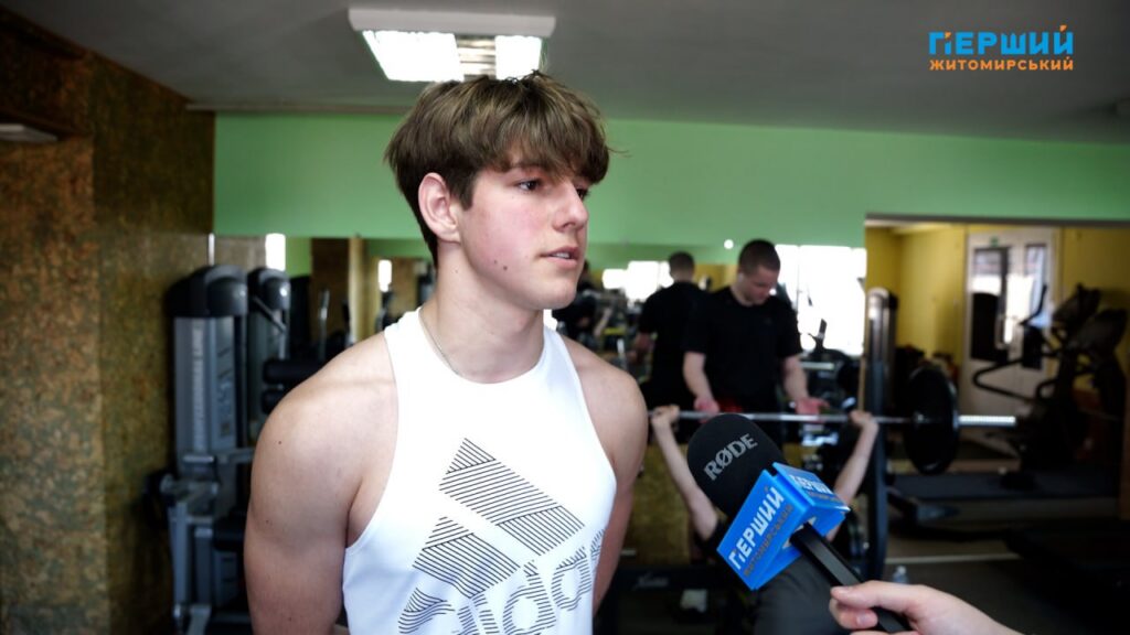 Екстремальний жим у Житомирі: молодь змагалася на кількість повторень