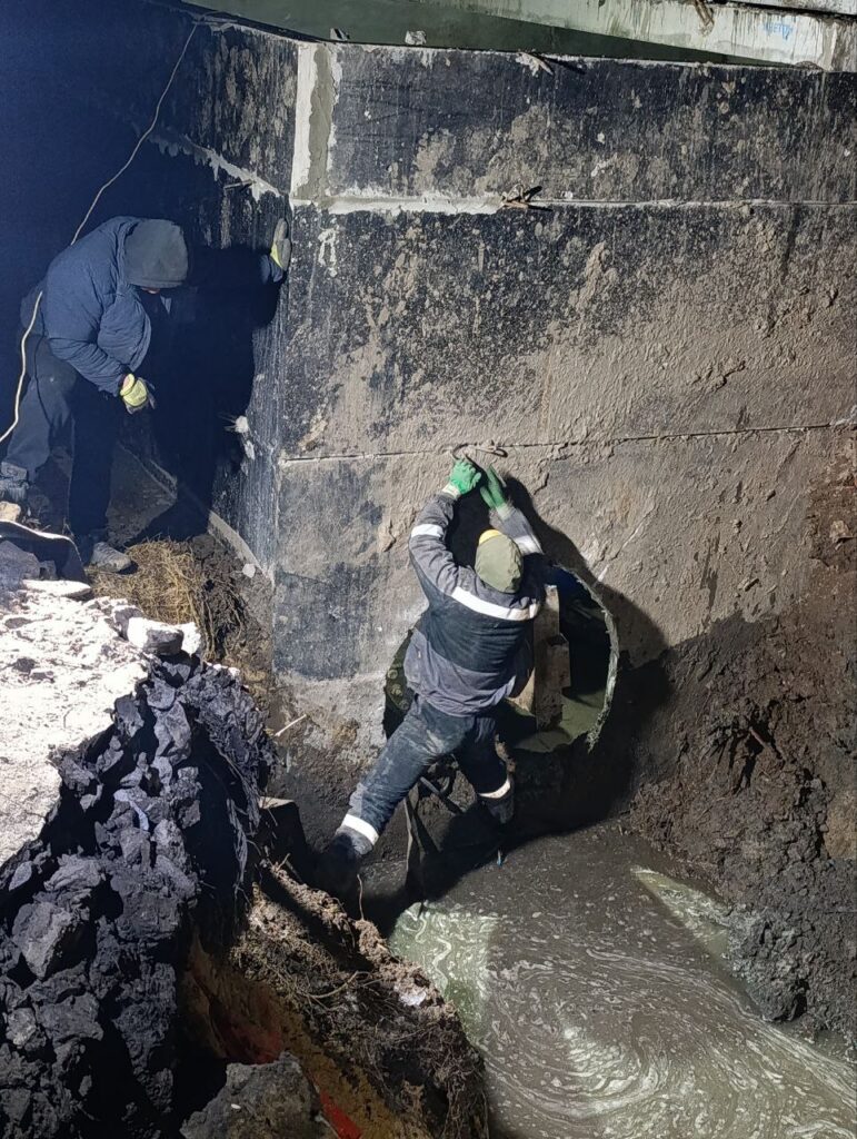 встановили новий каналізаційний колектор