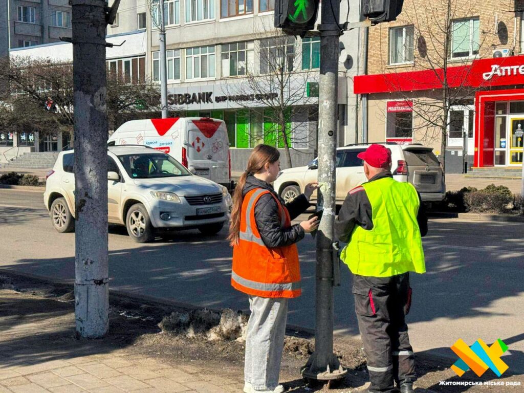 У Житомирі стартував весняний місячник благоустрою: комунальники прибирають місто