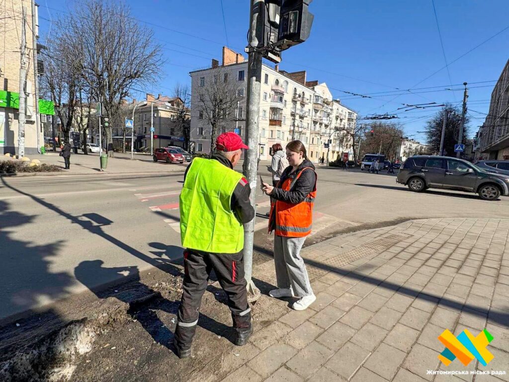 У Житомирі стартував весняний місячник благоустрою: комунальники прибирають місто