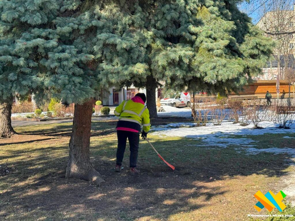 У Житомирі стартував весняний місячник благоустрою: комунальники прибирають місто