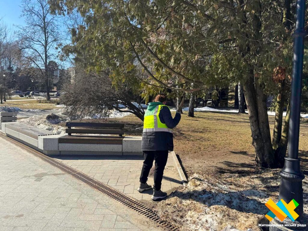У Житомирі стартував весняний місячник благоустрою: комунальники прибирають місто
