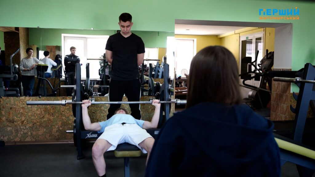 Екстремальний жим у Житомирі: молодь змагалася на кількість повторень
