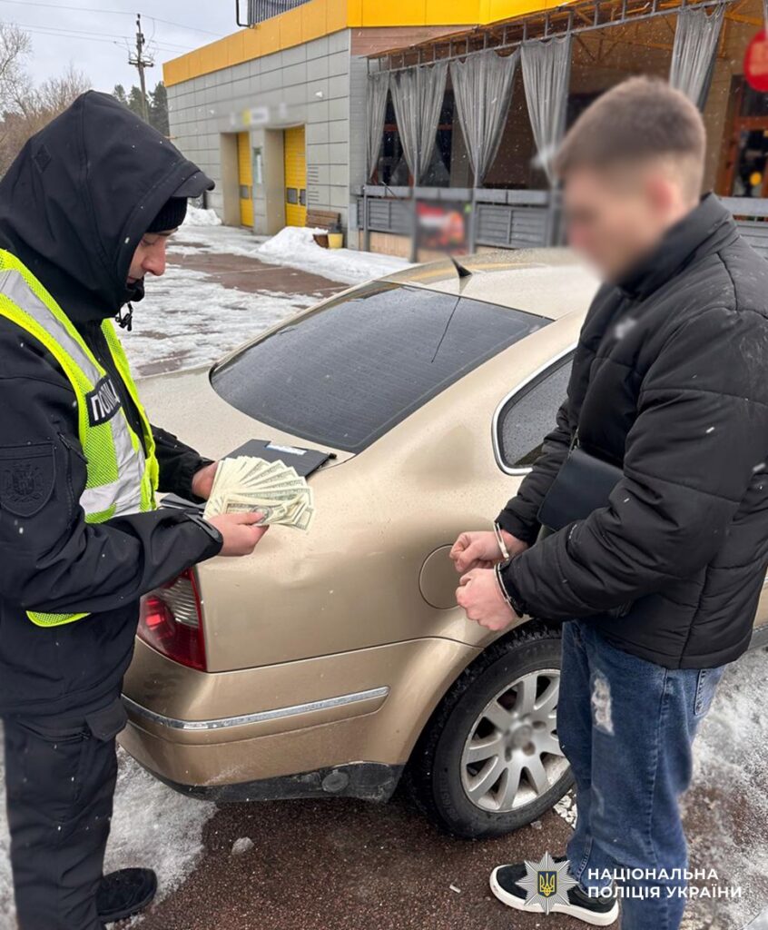 «Оберіг» за 5600 доларів: у Коростишеві затримали підозрюваних у...