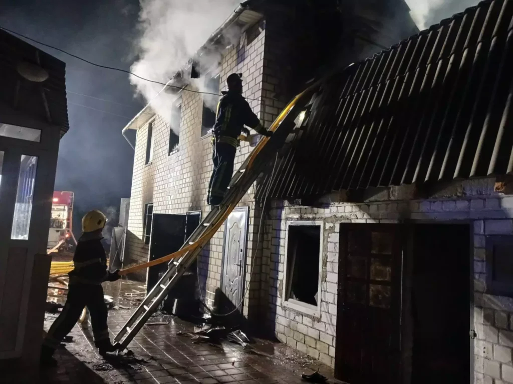 У Бердичеві під час пожежі в гаражі травмувалися троє...