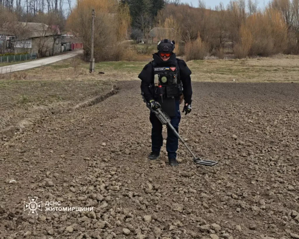 У Райгородку сапери ДСНС знищили артснаряд часів Другої світової...