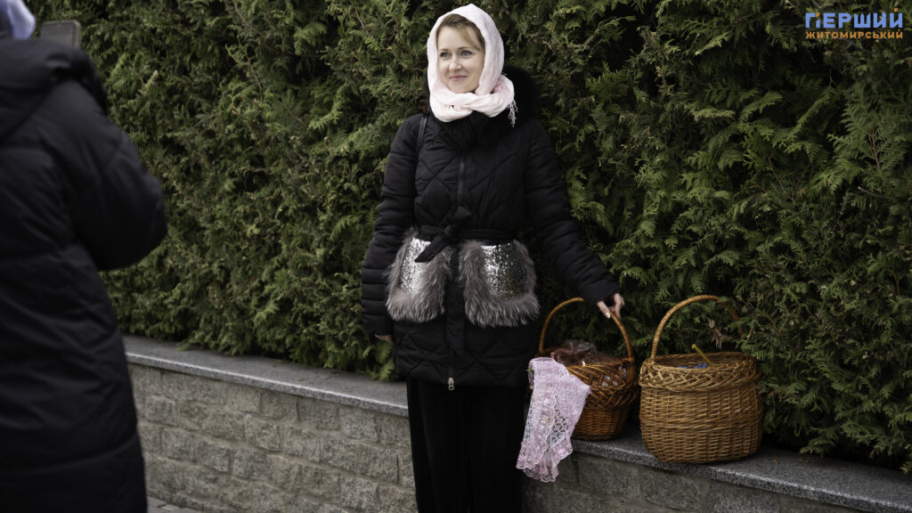 Світле свято у Житомирі: як містяни святять великодні кошики...