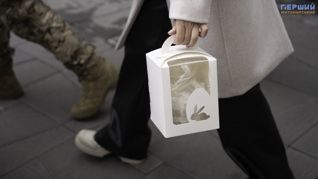 Світле свято у Житомирі: як містяни святять великодні кошики...