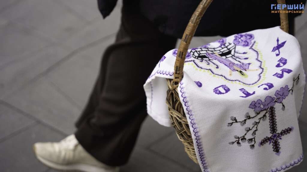 Світле свято у Житомирі: як містяни святять великодні кошики...